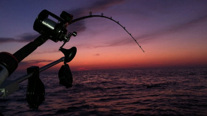 kayak-fishing-at-night